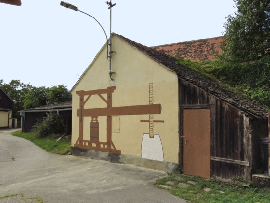 Bild: Weinpresse, Wandmalerei auf einem Haus am Häuslberg