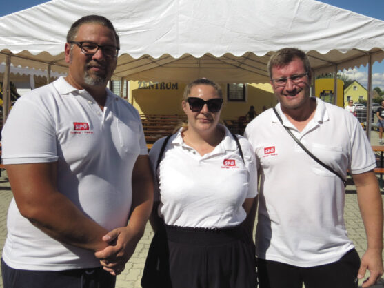 Bild: GR Volker Kraft, GRin Nina Auswerth und GR Martin Tötzl kurz vor Beginn des Soccer Dart Turniers 2026