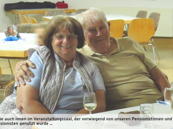 Bild: PVÖ-Ortschef Josef Müllner und Renate Pumhösl im Saal des Dorfzentrums